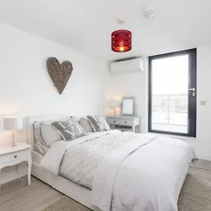 2 Bedroom Penthouse - Large Balcony - Minster View York
